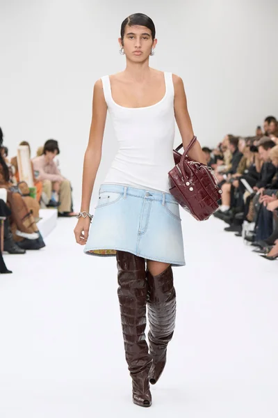 Look 18